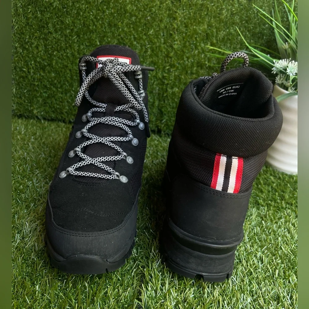 Hunter Original Explorer boots in black $190.00 men’ size 9 Lace-up gently used